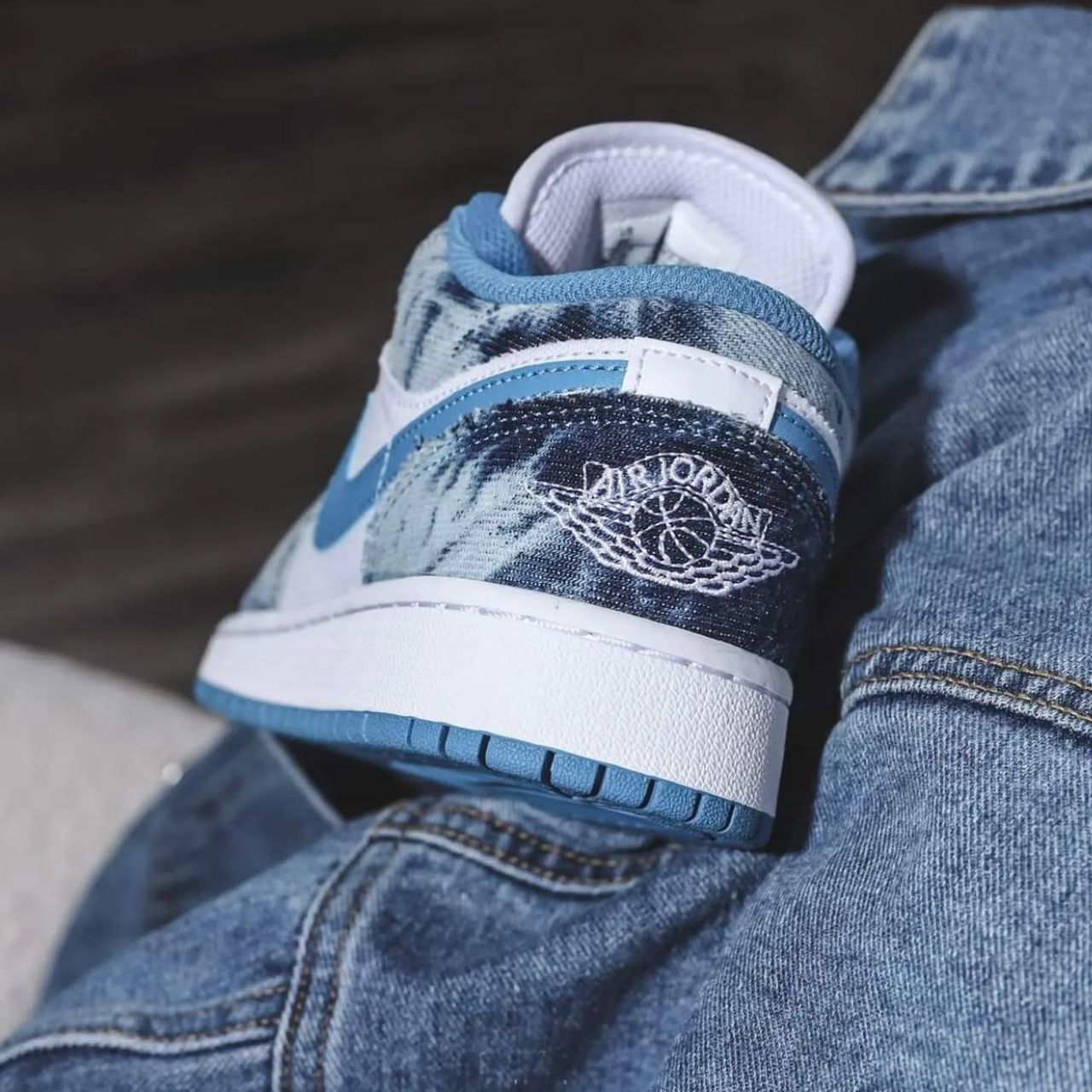 Nike Air Jordan 1 Low Denim Bleu - Vue 3