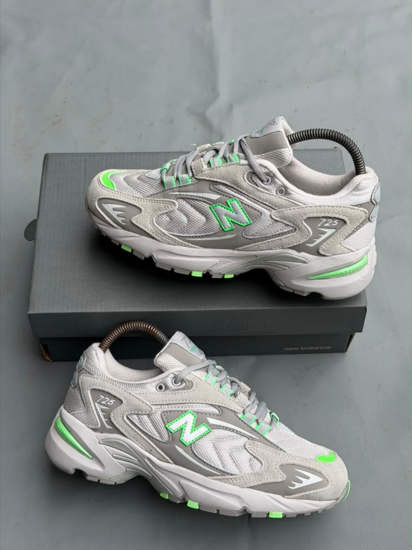New Balance 725 « Gray/Green » - Vue 3